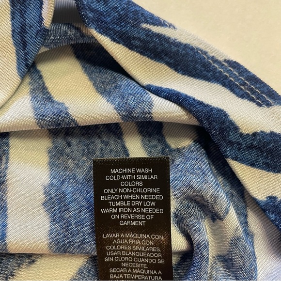 Chico's Travelers Collection Women's Short Sleeve Blouse Size 0 Blue/White - Picture 6 of 10